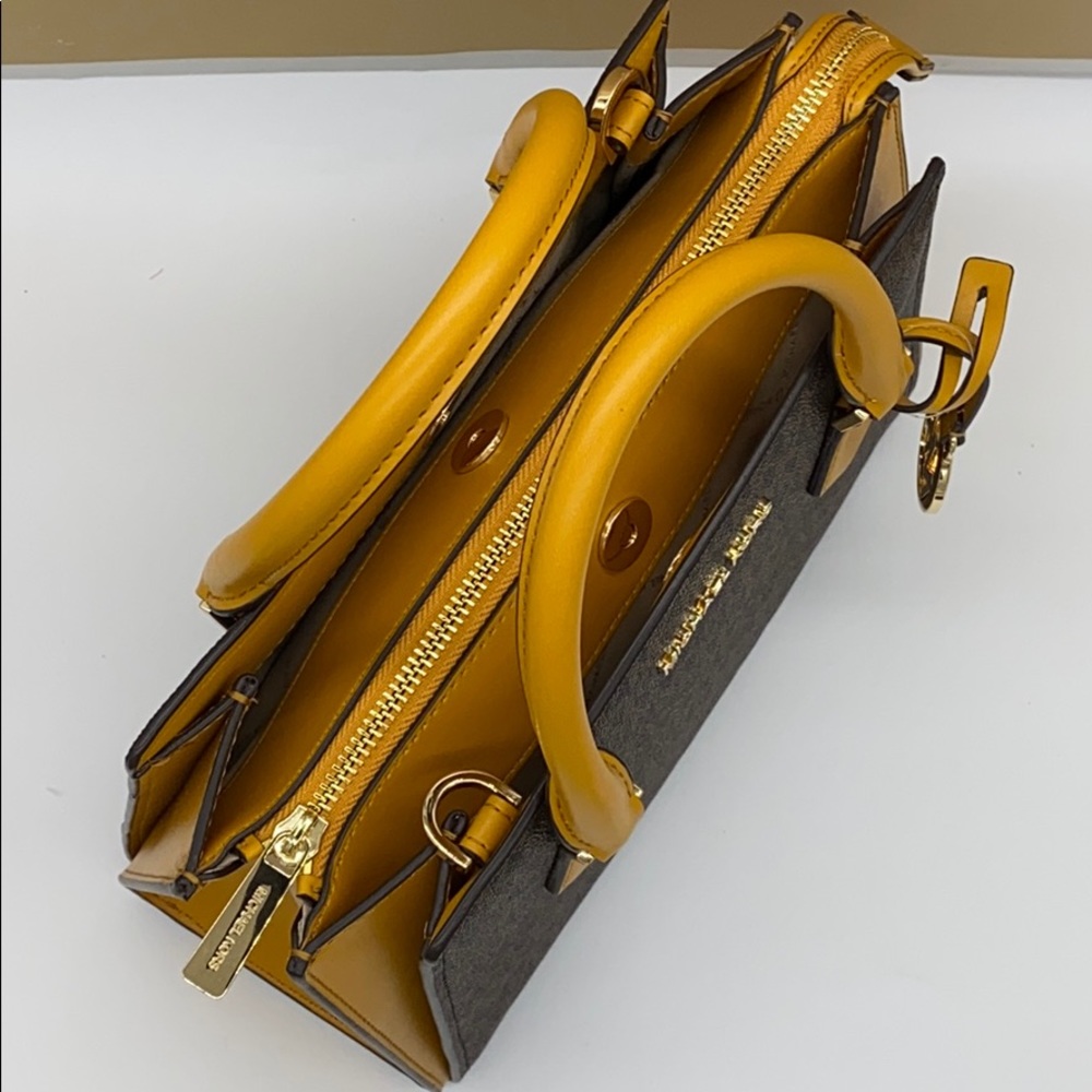 MICHAEL KORS HOPE MEDIUM MESSENGER MARIGOLD - Picture 10 of 16